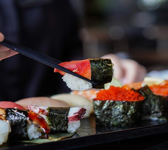 À la carte lunch sushi and Thai dishes at Sparkly Restaurant