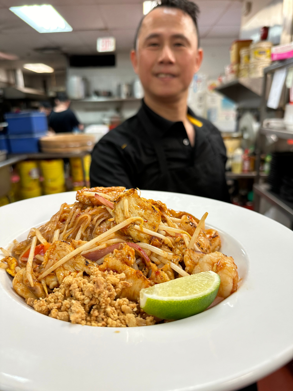 pad thai at sparkly restaurant in Vaughan Ontario